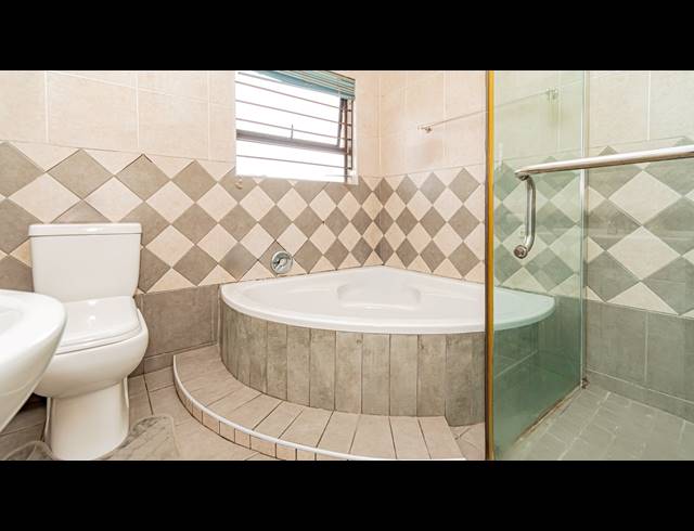 3 BEDROOM TOWNHOUSE FOR SALE IN ELANDSHAVEN